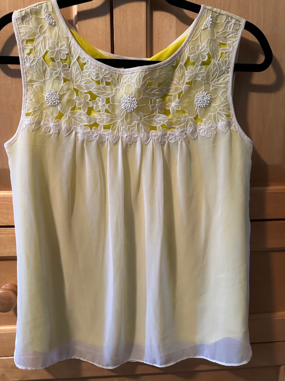 Ann Taylor Sleeveless Floral Embroidered Blouse Shirt Small
